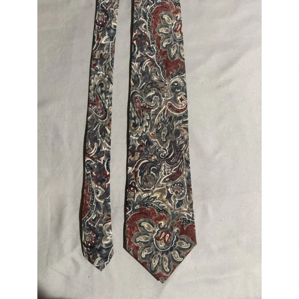 Vintage CC Courtenay Italian 100% Silk Neck Tie 3.5 inch